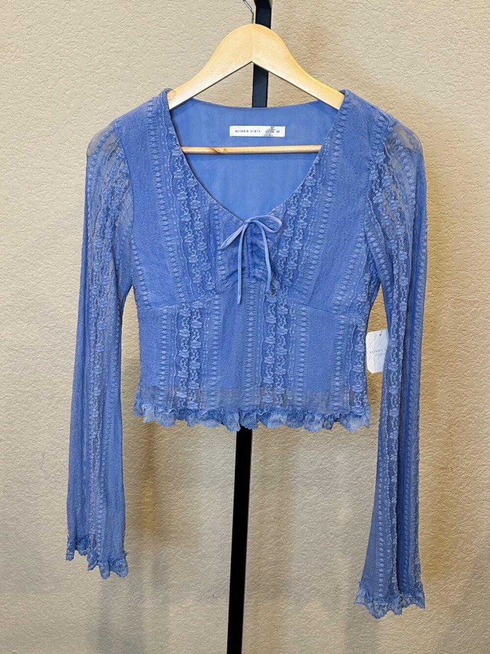 Altar'd State NWT Crocheted Lace Women’s XS Crop Periwinkle Blue Boho - Picture 2 of 9